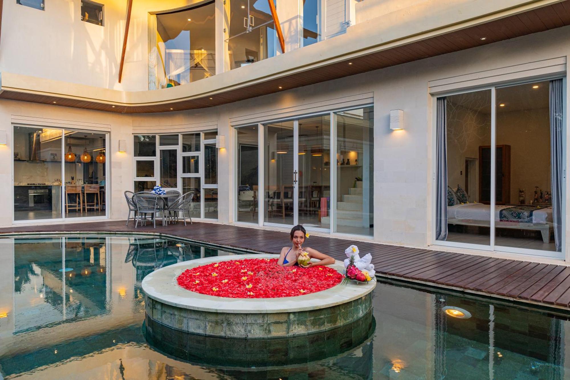 Luxury - Villa K - Central Seminyak Екстер'єр фото